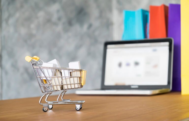 Social Commerce: How to Sell More Products on Instagram & Facebook